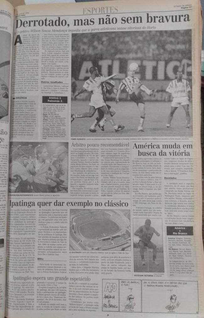 'Derrotado, mas no sem bravura'. O destaque das pginas internas do EM naquele 4 de abril de 1996 foi para a boa atuao alvinegra contra o poderoso time palmeirense. A atuao do rbitro voltou a ser questionada. H, ainda, o relato de um caso de violncia: o fotgrafo Andr Brant, que trabalhava na partida, agrediu Wilson de Souza Mendona e cuspiu no major Garibaldi, da Polcia Militar. Ele seria preso, mas o caso foi abafado ainda no Independncia. No jogo de volta, o Palmeiras goleou por 5 a 0, em So Paulo, e avanou no torneio.