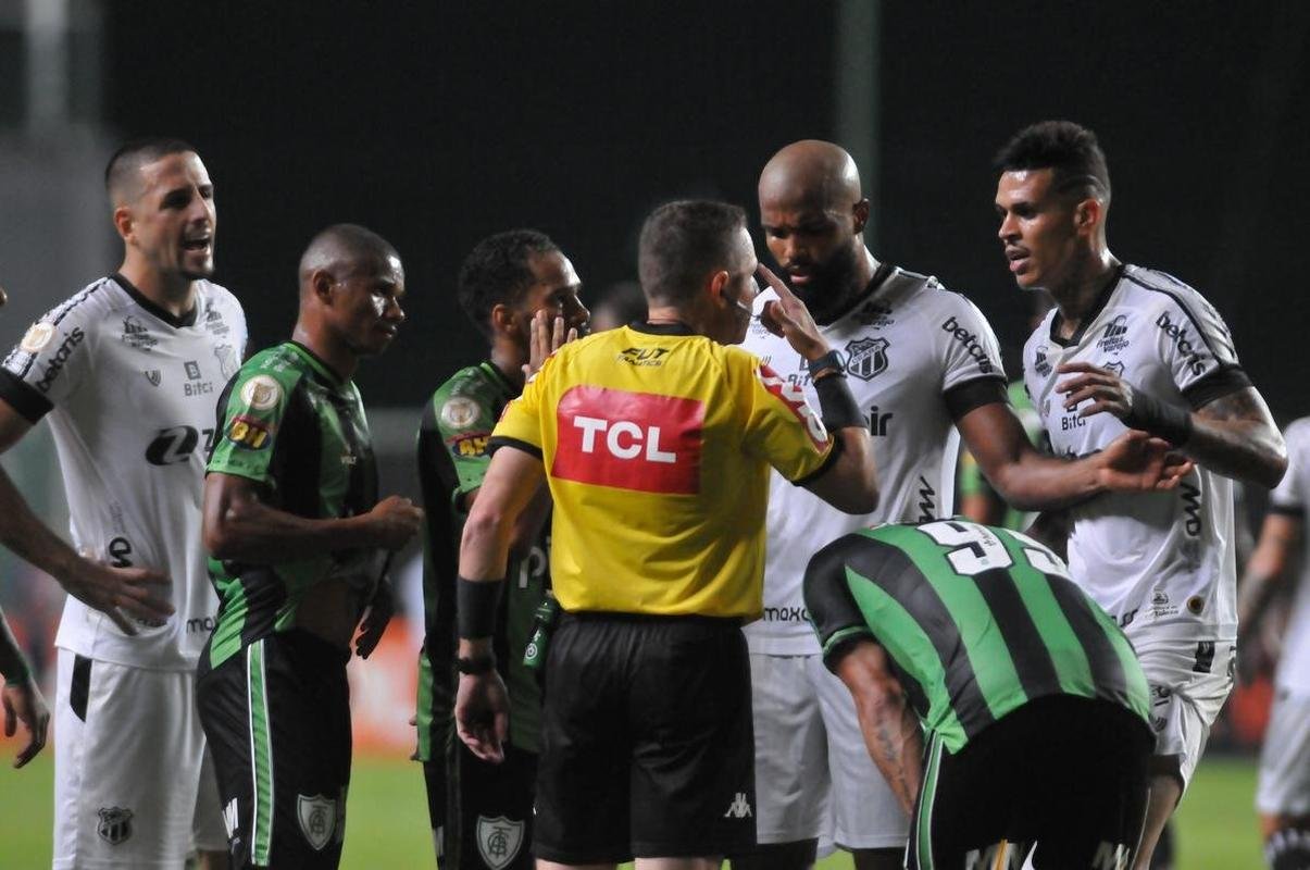 Fotos da derrota do Amrica para o Cear, por 2 a 0, no Independncia, pela 10 rodada da Srie A