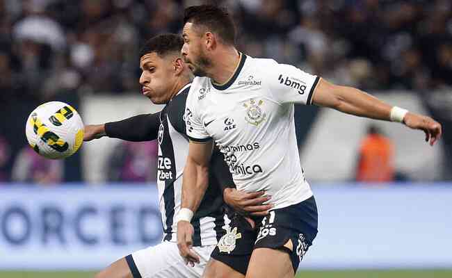 Botafogo e Corinthians se enfrentam em momentos distintos dos times