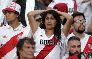 Torcedores do River Plate lotaram o Monumental e tiveram que voltar para casa frustrados
