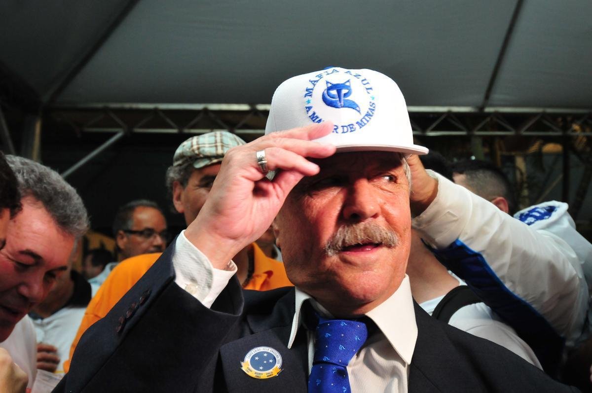 Wagner Pires de S venceu eleio com 235 votos e  o novo presidente do Cruzeiro. Ele comendar o clube no trinio 2018, 2019 e 2020. Srgio Santos Rodrigues, apoiado por Zez Perrella, ficou com 200 votos no pleito.