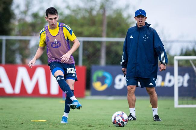 Jogadores do Cruzeiro treinaram na manhã deste domingo na Toca da Raposa II