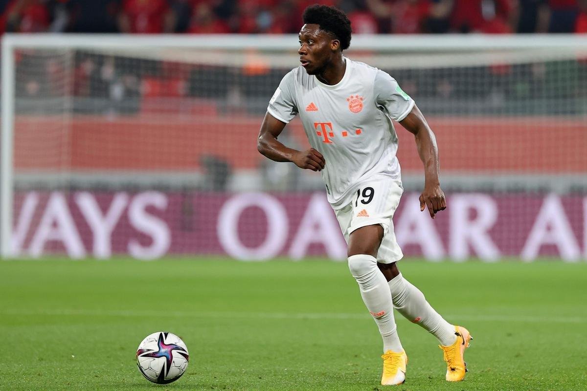 Bayern de Munique derrotou egpcios do Al Ahly por 2 a 0, com dois gols do polons Robert Lewandowski, e se garantiu na deciso do Mundial de Clubes contra o Tigres, do Mxico