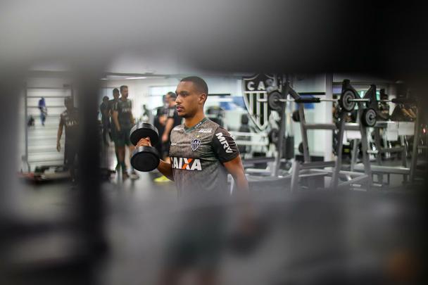 Leandrinho - contrato por empréstimo do atacante do Napoli vai até junho de 2019