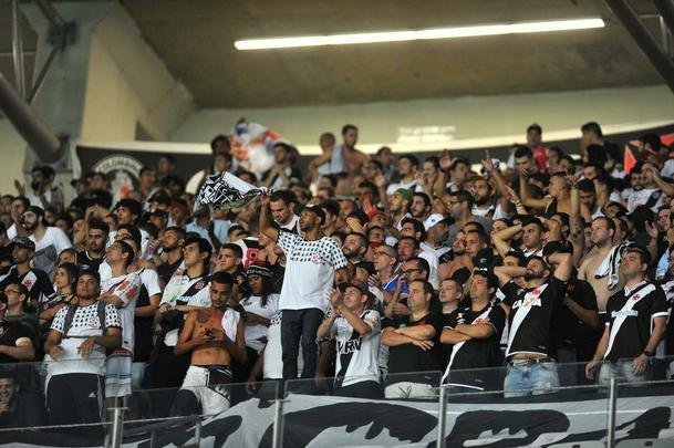 Torcedores do Vasco no Mineiro em duelo contra o Cruzeiro pela Libertadores