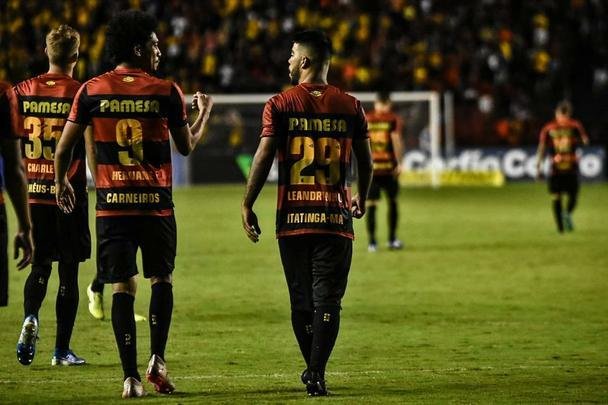 De virada e com gols de Hernane e Guilherme, o Sport reencontrou o caminho das vitórias, diante do Paraná, na Ilha do Retiro, pela 31ª rodada da Série B