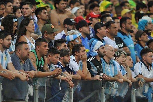 Fotos das torcidas de Brasil e Argentina, no Mineiro, no clssico vlido pela semifinal da Copa Amrica