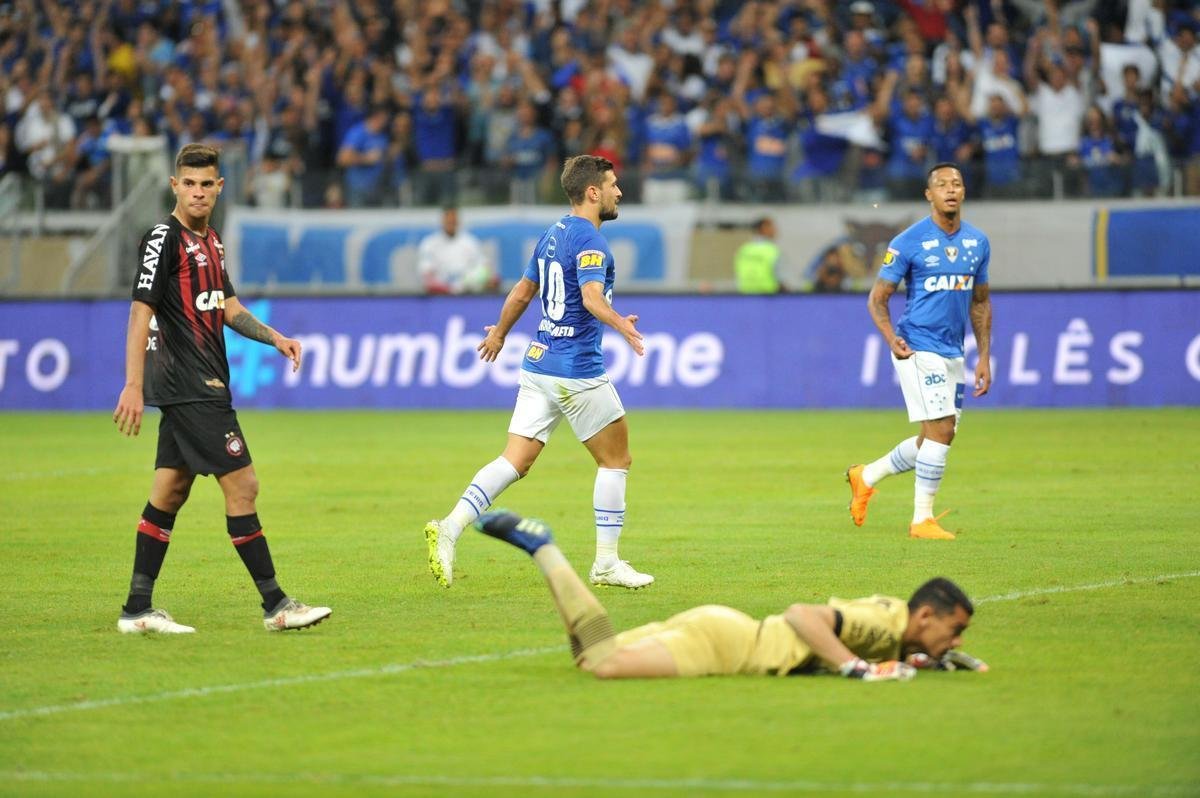 Cruzeiro conseguiu marcar no segundo tempo, com Arrascaeta, mas sofreu empate no fim com Bergson
