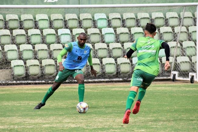 O Amrica segue com treinos preparatrios para a disputa do Campeonato Mineiro 2021. Comandados pelo auxiliar tcnico Mrcio Hahn, jogadores da base americana - e tambm os que tiveram menos oportunidades na temporada 2020 - realizam atividades voltadas ao Estadual.
