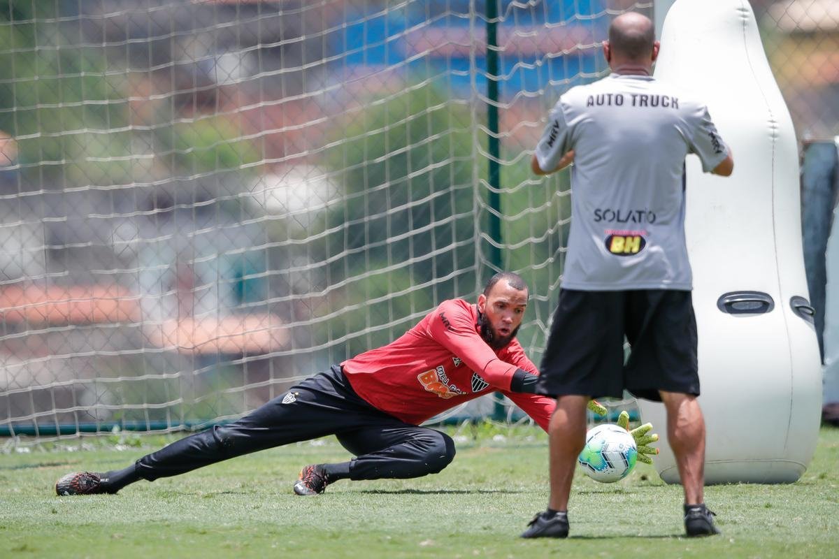 Aps polmica balada, Dylan e Marrony participam normalmente do treino na Cidade do Galo