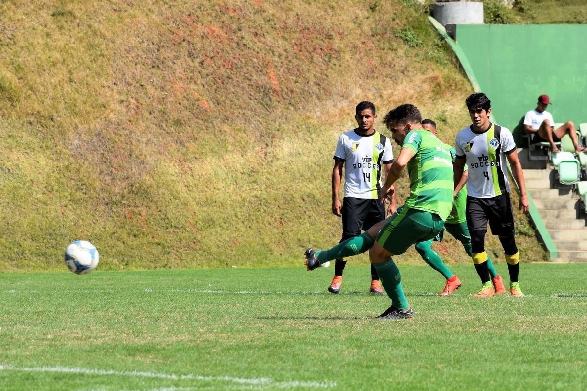 Imagens do jogo-treino do Amrica contra o Inter de Minas