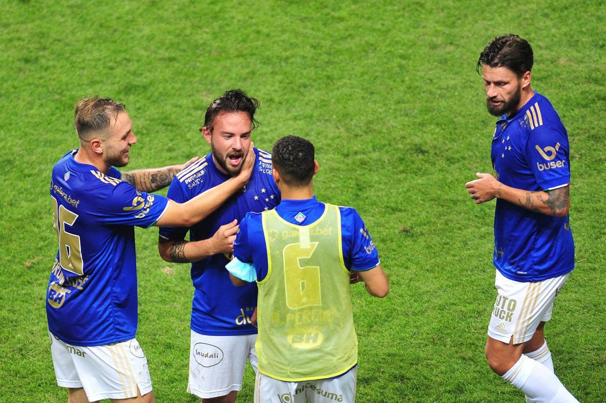 Fotos do duelo entre Cruzeiro e Vitria, no Independncia, em Belo Horizonte, pela 17 rodada da Srie B do Campeonato Brasileiro