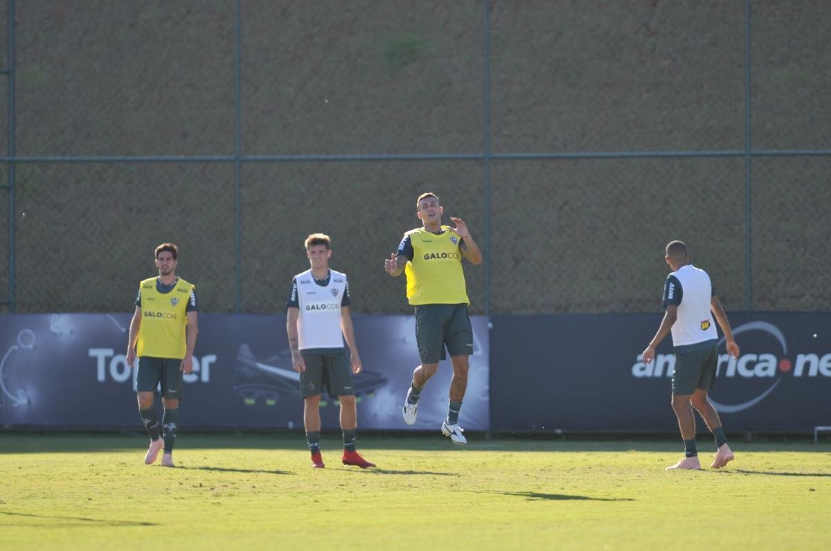 Veja fotos do treino do Atltico