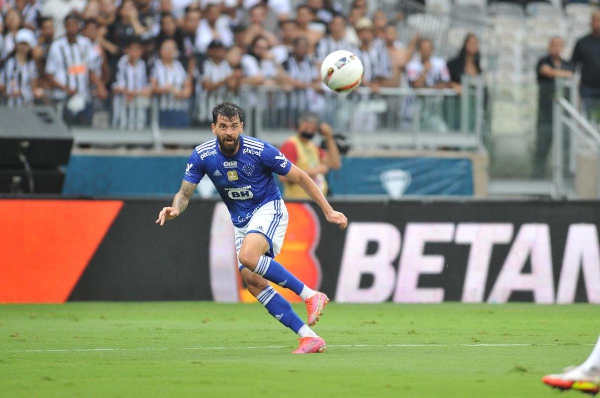 Galo venceu Cruzeiro com gols de Hulk (2) e Nacho. Edu descontou para a Raposa