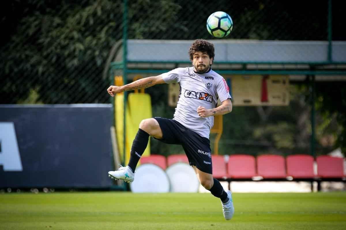 No treinamento desta sexta-feira, Rogrio Micale comandou uma atividade em campo reduzido de ataque contra defesa