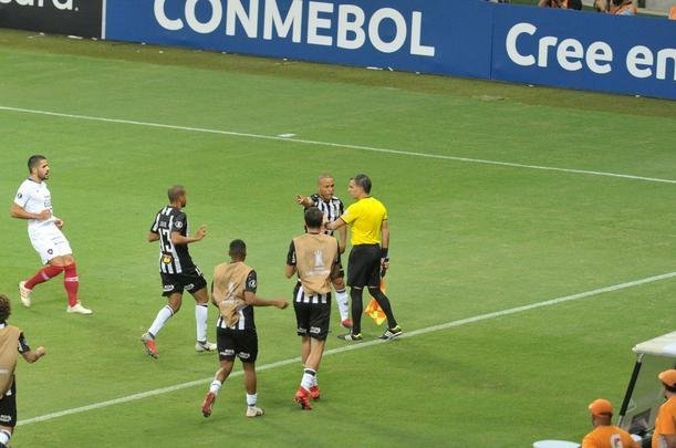 Fotos do duelo entre Atltico e Cerro Porteo, no Mineiro, pelo Grupo E da Copa Libertadores