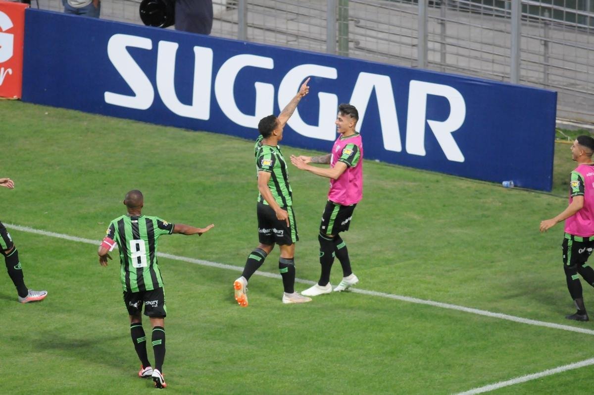 Fotos do clssico entre Amrica e Atltico, no Independncia, em Belo Horizonte, pela 10 rodada do Campeonato Mineiro. Jogo marcou o retorno dos dois rivais ao futebol em plena pandemia do novo coronavrus (Juarez Rodrigues/EM/DAPress)