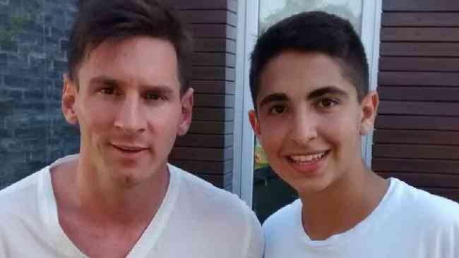 Lucio Reitich (dir) com Messi: publicitrio mora em frente  casa dos sogros de Messi, em Rosario