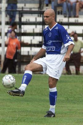 Em 2003, Cris foi emprestado ao Bayer Leverkusen, da Alemanha, por US$ 800 mil