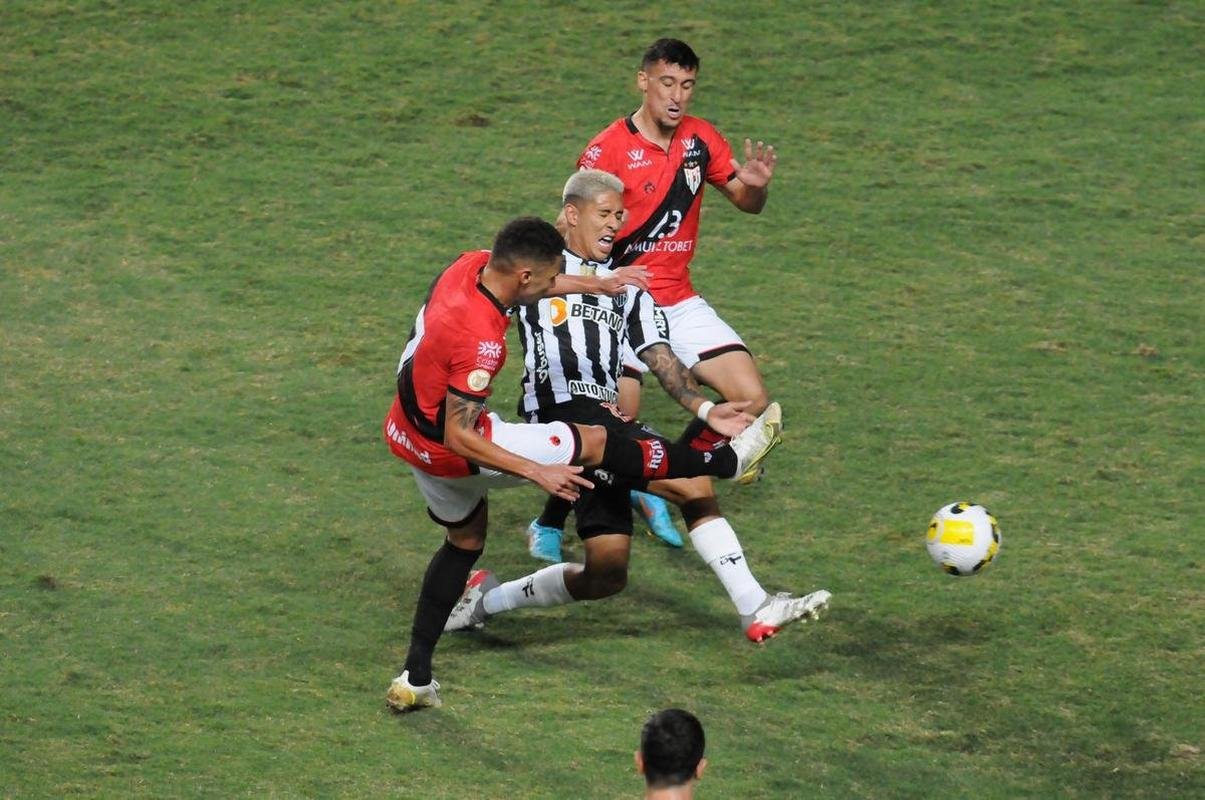 Fotos da vitria do Atltico por 2 a 0 sobre Atltico-GO pelo Campeonato Brasileiro