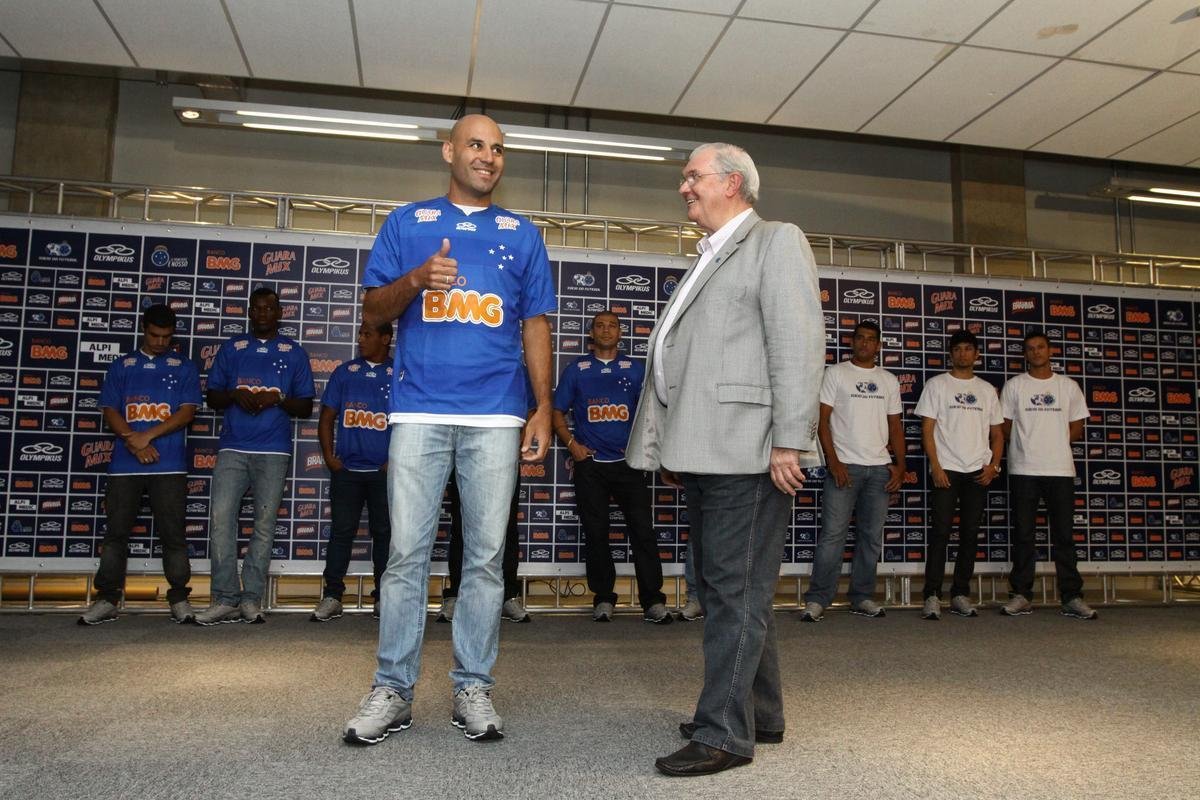 Bruno Rodrigo veio do Santos. O zagueiro foi uma das contrataes apresentadas no incio de 2013 em evento no Mineiro