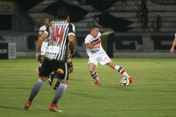 Santa Cruz e Botafogo-PB se enfrentaram pela 12ª rodada da Série C do Campeonato Brasileiro para se manterem na briga pelo G4