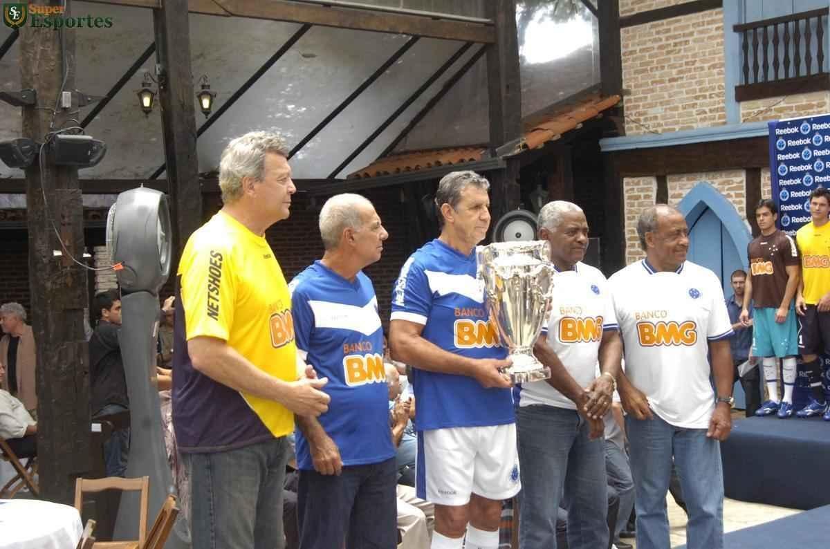 Em 2011, durante lançamento de nova linha de uniformes, Cruzeiro reuniu pela primeira vez todos os campeões da Taça Brasil de 1966 sobre o Santos de Pelé.