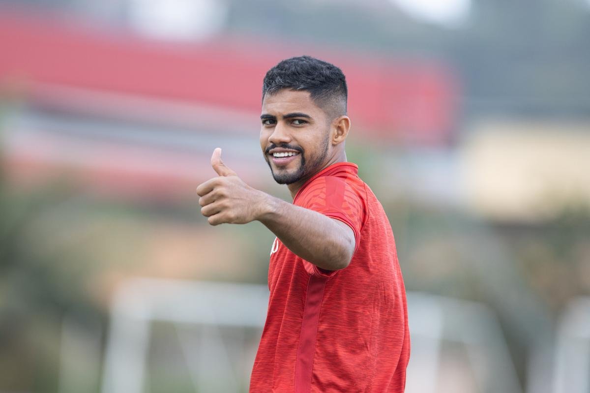 Jogadores do Náutico seguem trainando no CT Wilson Campos, sob a supervisão do técnico Gimar Dal Pozzo. Atletas e membros da comissão técnica são submetidos às medidas de saúde para evitar o contato e gerar possível foco de Covid-19.
