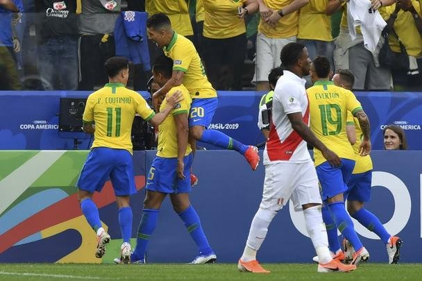 Imagens da vitória do Brasil sobre o Peru, na Arena Corinthians