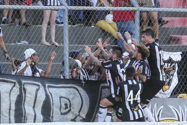 Fotos do duelo entre Patrocinense e Atlético, em Patrocínio, pela nona rodada do Mineiro. Galo venceu a partida por 1 a 0, com gol de Alerrandro, aos 45 minutos do segundo tempo