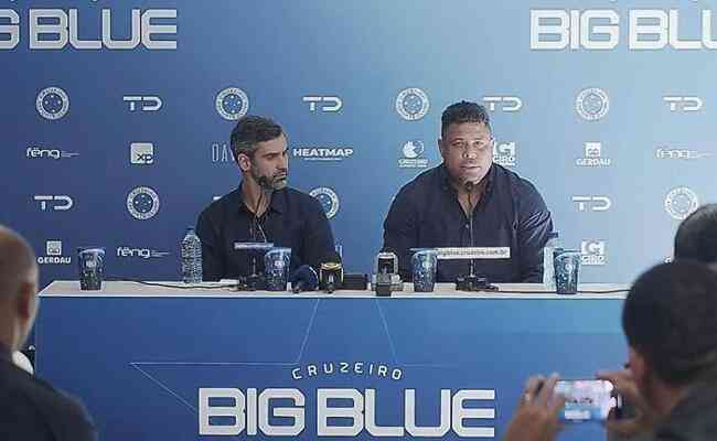 CEO do Cruzeiro, Gabriel Lima, e Ronaldo na apresentao do evento