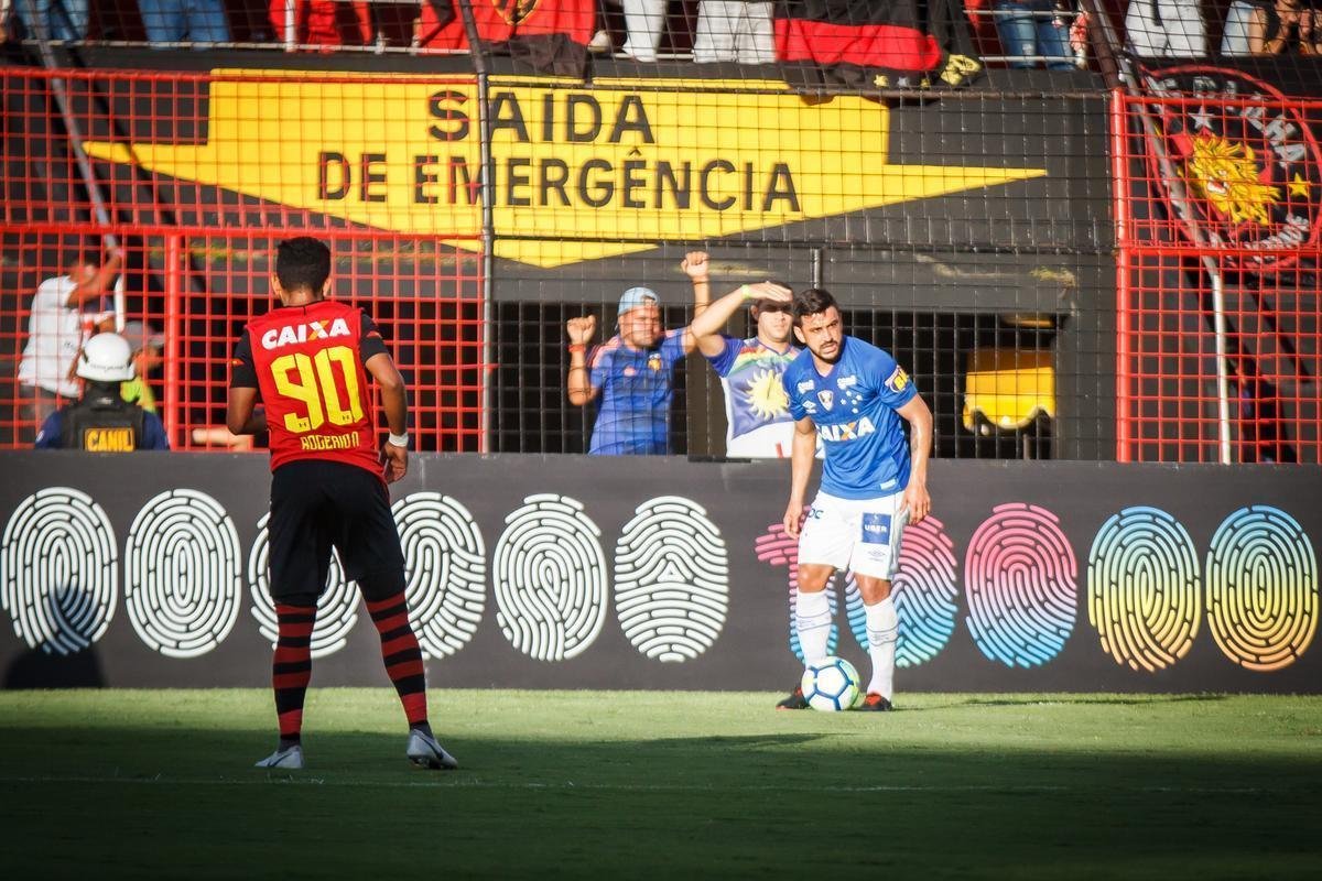 Fotos de Sport x Cruzeiro, na Ilha do Retiro, pela 24 rodada do Campeonato Brasileiro