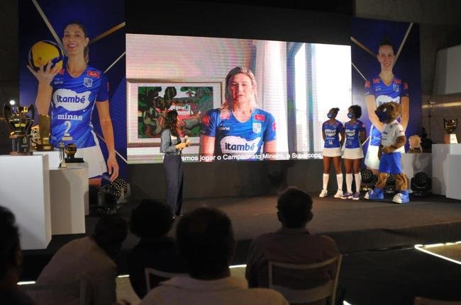Time Feminino de V�lei do Minas foi apresentado nesta quarta-feira (11/10)