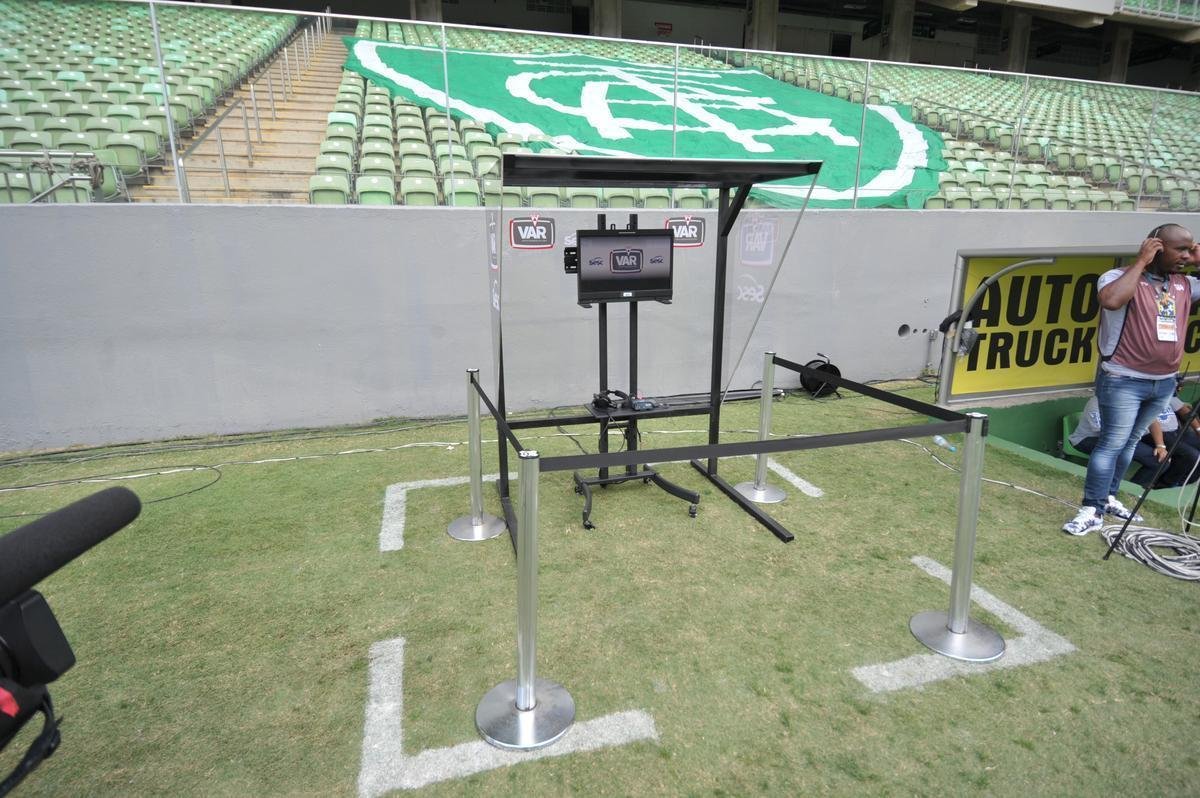 Fotos da sala do VAR (rbitro assistente de vdeo) no Independncia