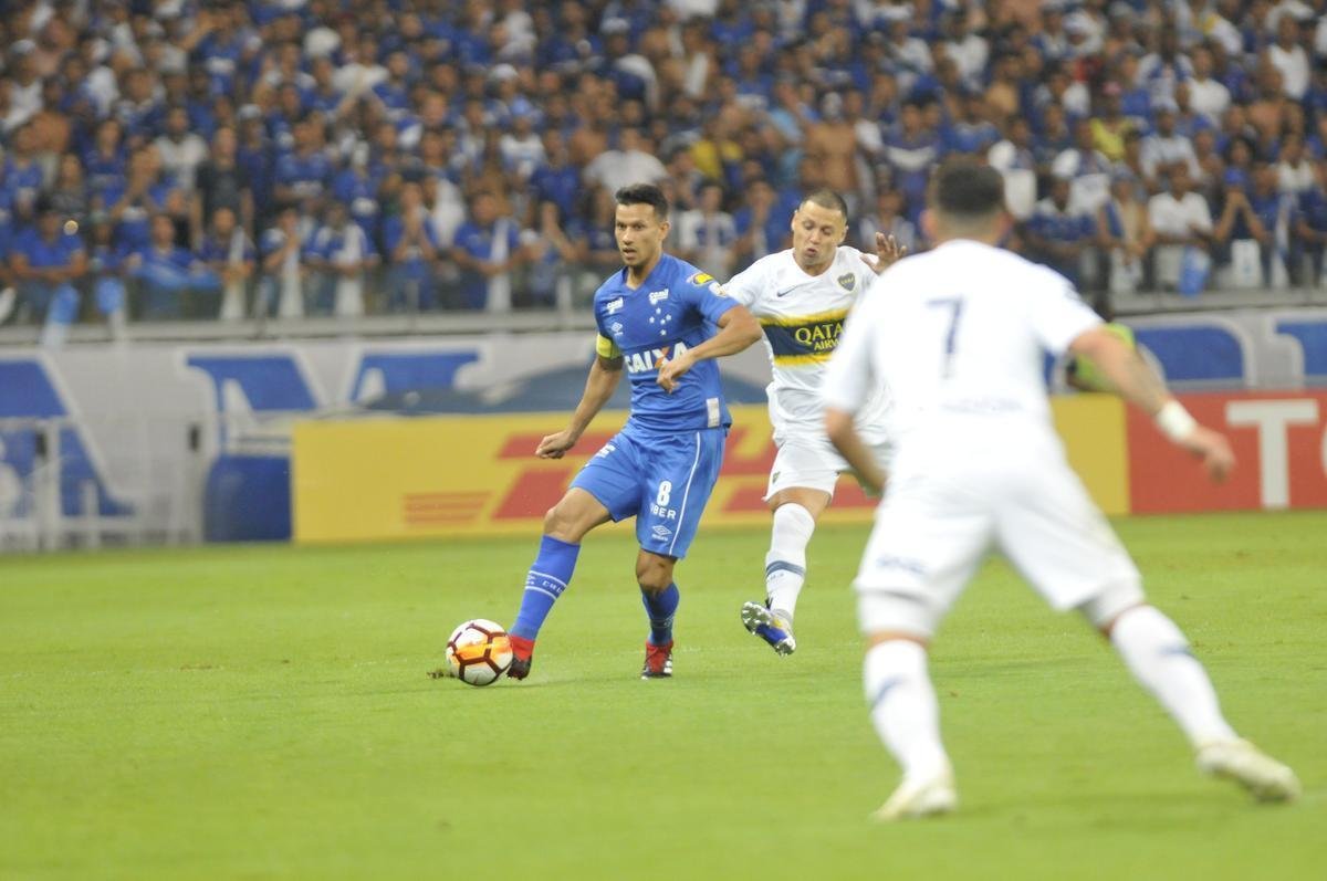 Lances do primeiro tempo de Cruzeiro e Boca Juniors, no Mineiro, pela Copa Libertadores
