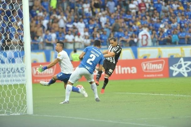 Fotos do segundo tempo do clssico entre Cruzeiro e Atltico, pela final do Mineiro