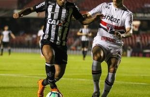Atl�tico saiu atr�s, conseguiu virada com R�ger Guedes e Ricardo Oliveira, mas cedeu empate no Morumbi