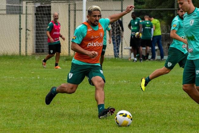 Neste sbado, o Amrica encerrou a preparao para enfrentar o Fluminense no CT Lanna Drumond 