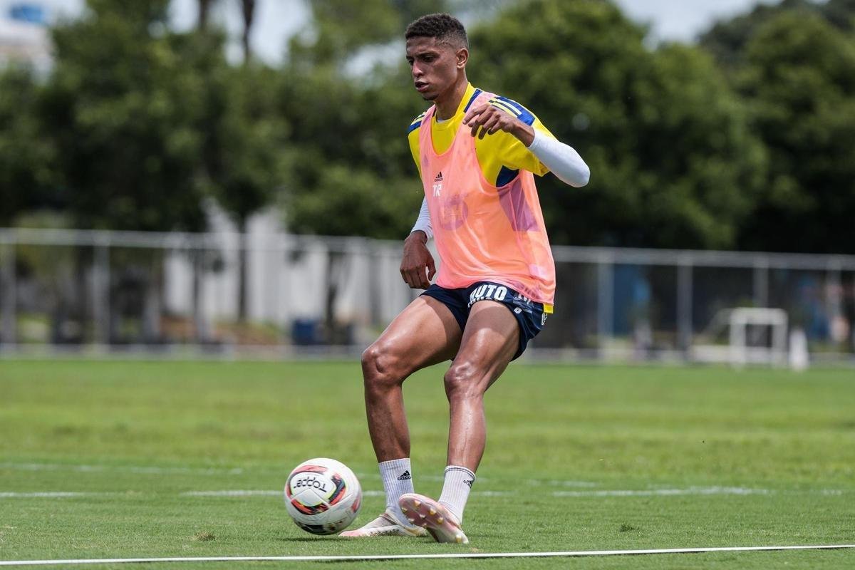 Rafael Santos (lateral-esquerdo)