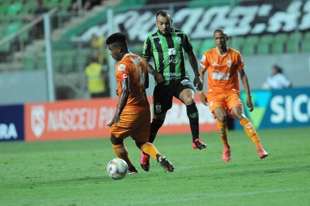 Com gols de Felipe Augusto e Al, Amrica venceu Coimbra por 2 a 0, nesta segunda-feira, no Independncia, pela sexta rodada do Campeonato Mineiro