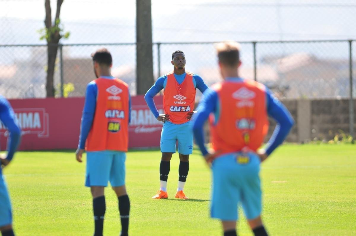 Imagens do treino do Cruzeiro com a presena do presidente Wagner Pires de S
