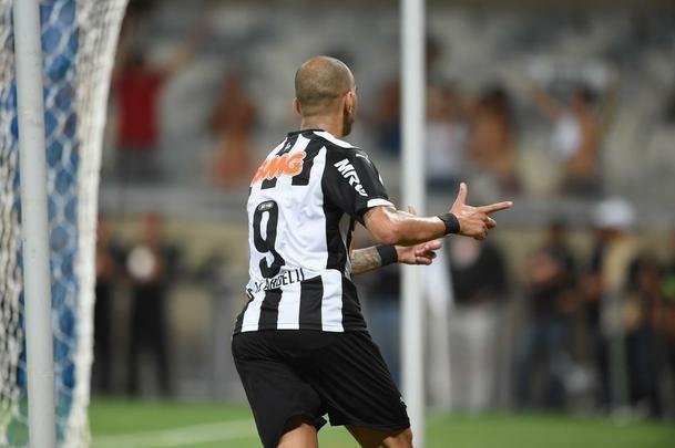 Imagens da deciso entre Cruzeiro e Atltico no Mineiro