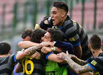 Já a cambaleante Juventus voltou a decepcionar e ficou no empate por 1 a 1 com a Fiorentina fora de casa
