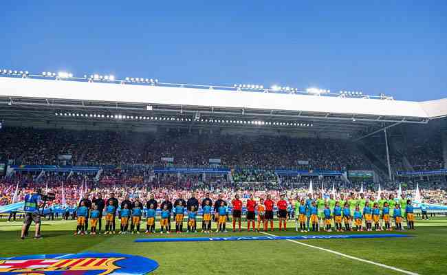 Quais são os maiores públicos de futebol feminino na história?