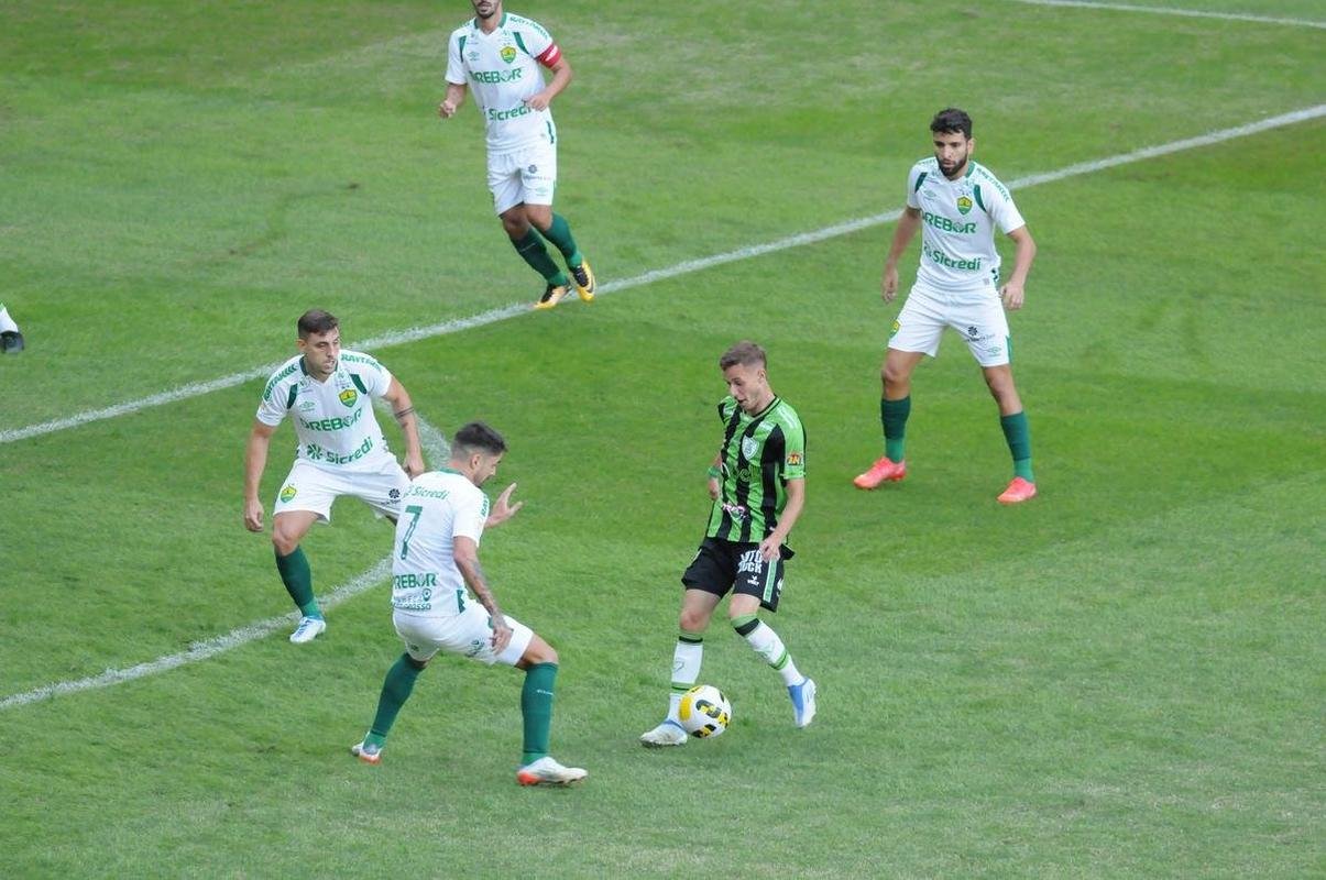 Amrica e Cuiab se enfrentaram, no Independncia, pela 9 rodada do Campeonato Brasileiro
