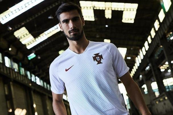 Portugal - primeiro uniforme (Nike)