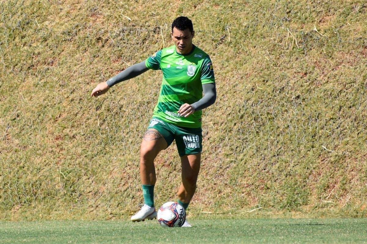 O meia-atacante Marcelo Toscano testou positivo para COVID-19 no dia 3 de maro