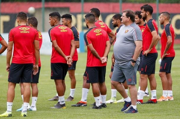 Equipe rubro-negra em preparação para jogo diante do Bragantino-SP, no próximo sábado