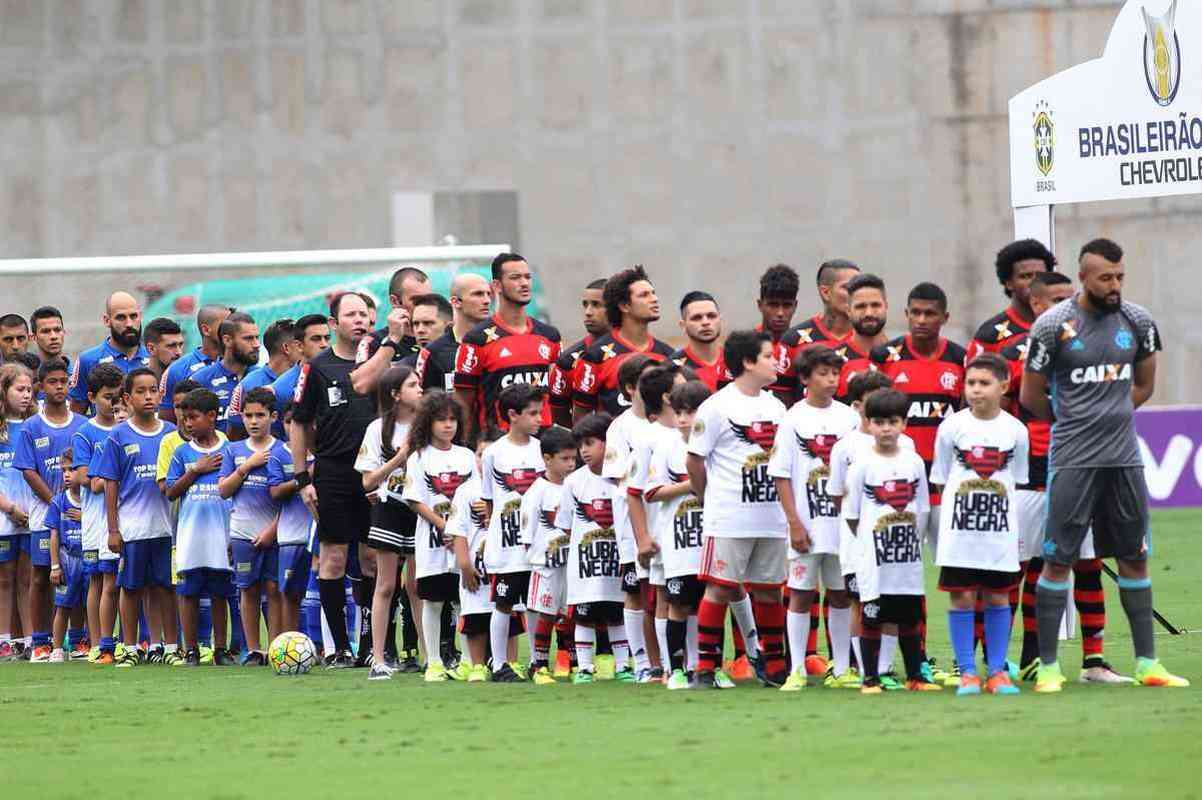 Flamengo e Cruzeiro jogaram em Cariacica-ES pela 27 rodada do Campeonato Brasileiro