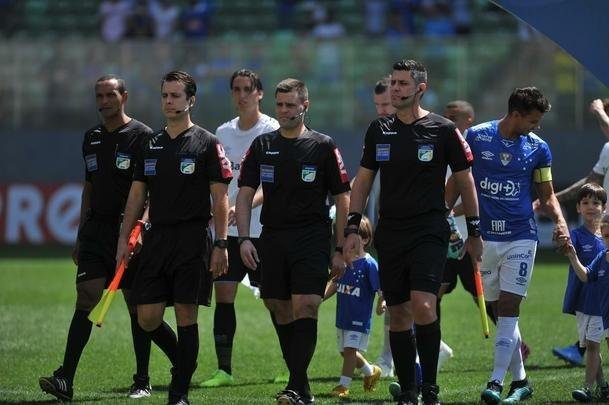 Lances da partida entre Cruzeiro e Grmio, no Independncia, pela 18 rodada do Campeonato Brasileiro